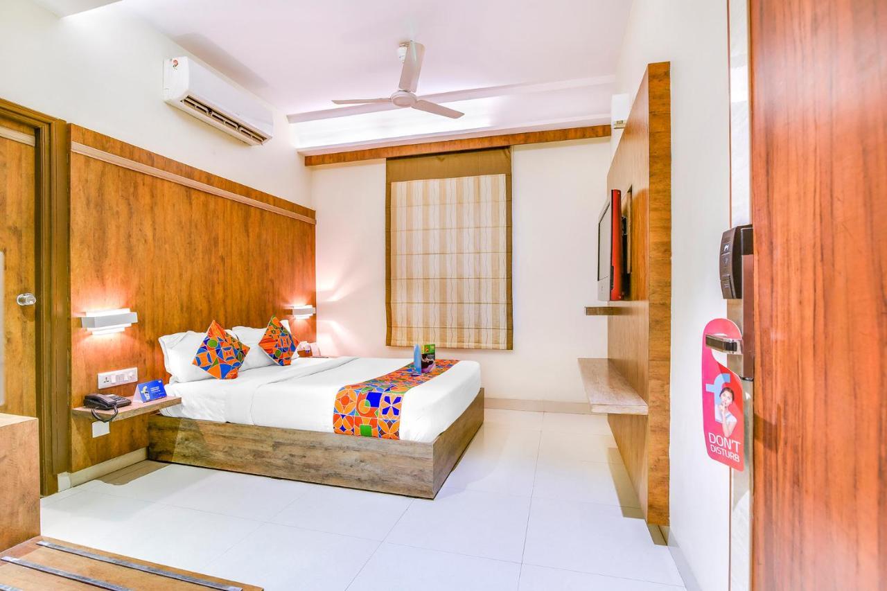 Fabhotel Arastu Nampally Хидерабад Екстериор снимка